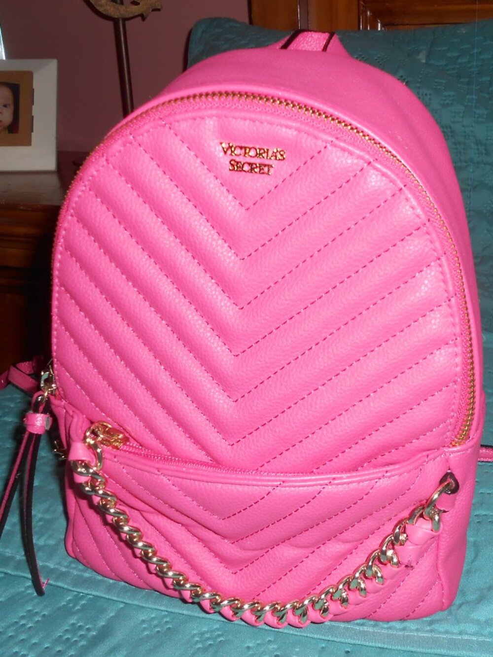 VICTORIA'S SECRET PURSE/BAGPACK PINK COLOR SMALL GREAT PRE-LOVED CONDITION - Picture 8 of 10
